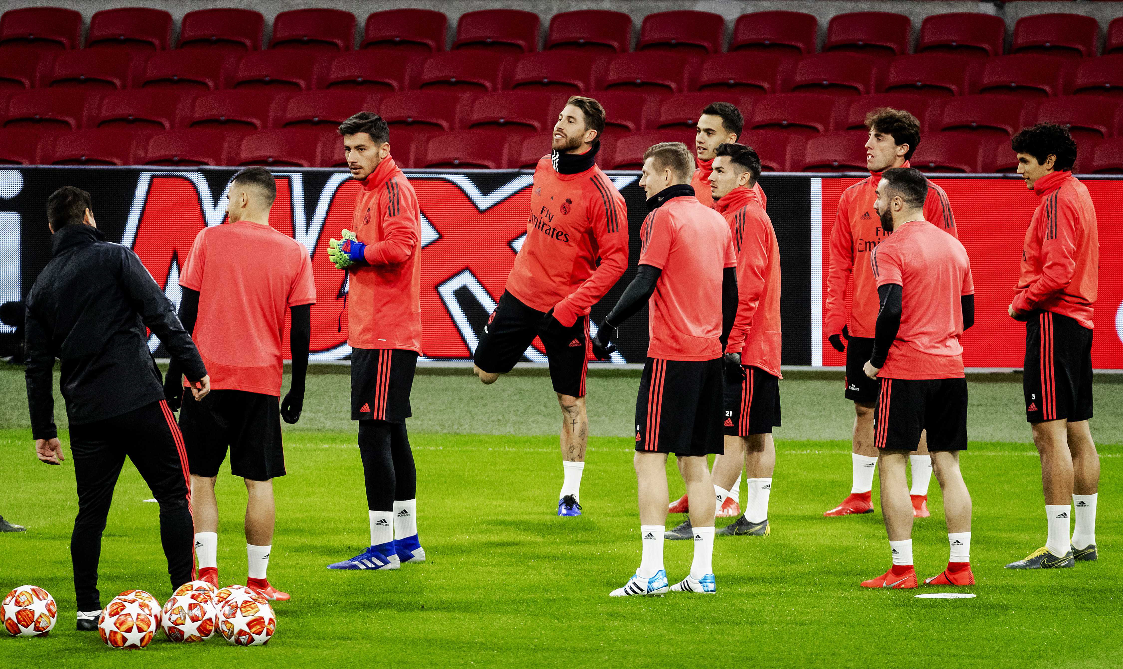  苏炳添打爆全场西汉姆状态回暖备战欧冠，网友：本菲卡赛前绝杀压哨