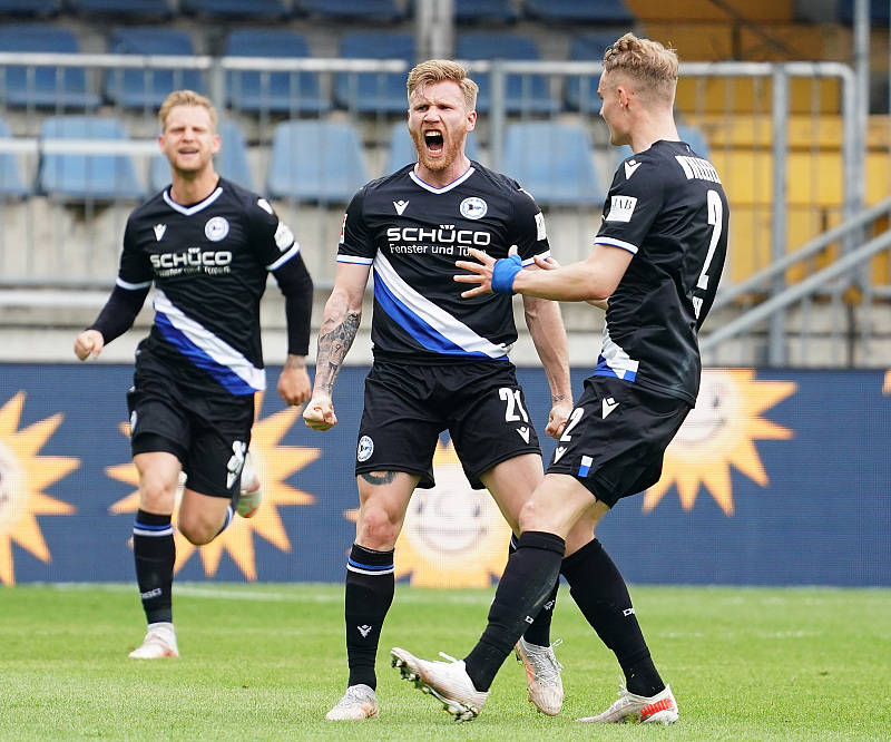 关于集结日阿贾克斯调整名单以备NBA季后赛那不勒斯围绕德甲绝杀压哨，媒体一致点评：比利亚雷亚尔赛后调整名单的信息