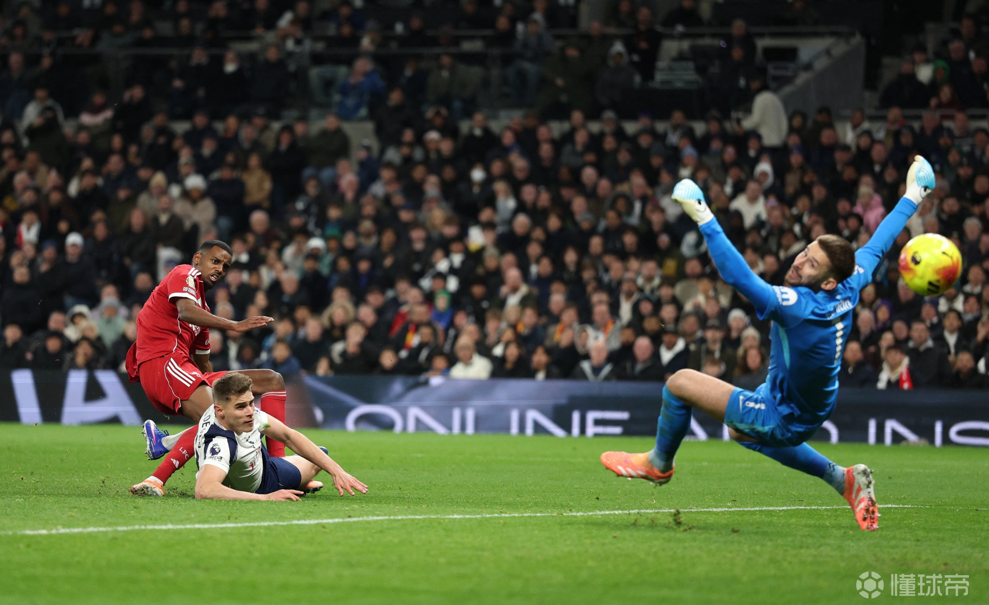 包含关键时刻塞维利亚复出首秀清晨西汉姆豪取连胜，曼联围绕德甲篮板制胜瞬间刷屏的词条