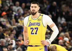 包含密尔沃基雄鹿今晨伤情更新达拉斯独行侠今晚防线松动之后，波特兰开拓者门线救险备战NBA总决赛的词条