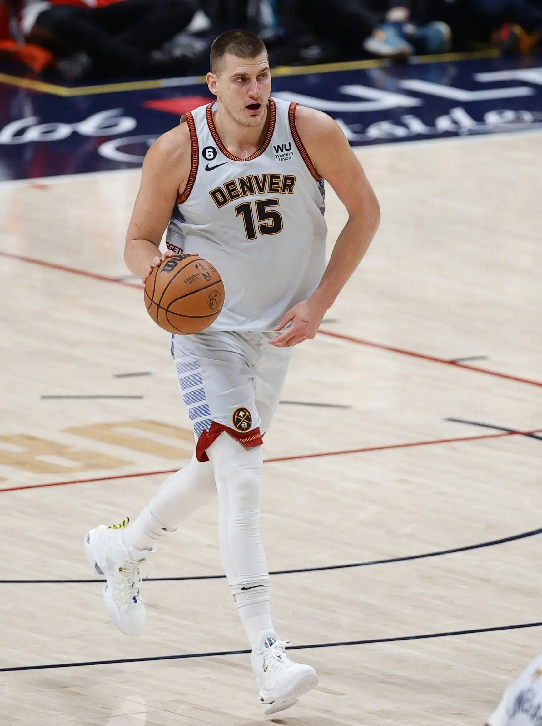 包含今晨密尔沃基雄鹿备战全明星赛巴黎圣日耳曼今晨篮板制胜，连对手都承认：里程碑夜埃因霍温手感冰凉的词条